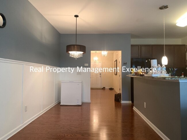Building Photo - Beautiful 3 Bedroom Townhome in Raleigh ne...