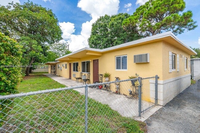 Primary Photo - 1124 NW 2nd St