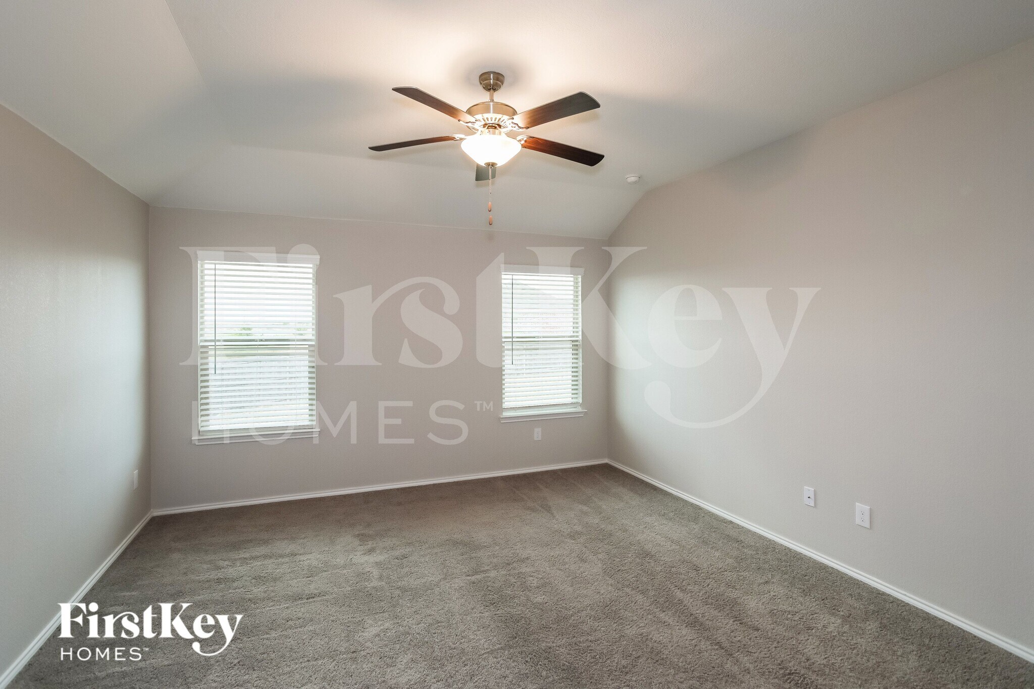 Building Photo - 301 Saguaro Dr