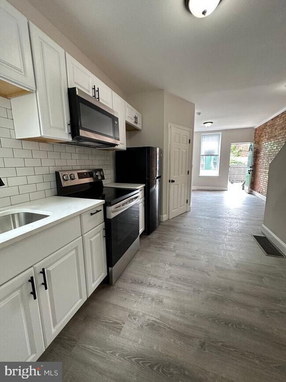 Building Photo - 3205 Latona St