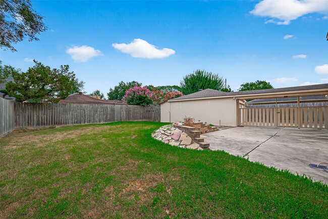 Building Photo - 21422 Park Willow Dr