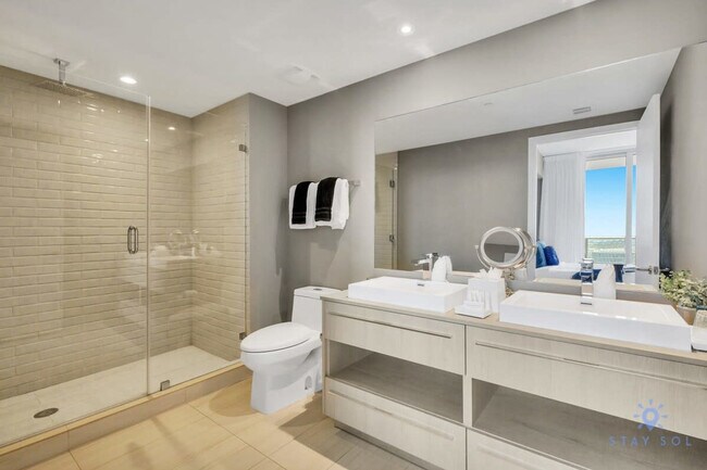 Building Photo - 4010 S Ocean Dr