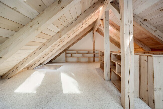 Building Photo - 123 Cove Rd