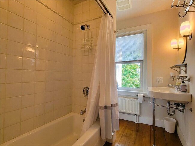 Building Photo - 60 Prairie Ave