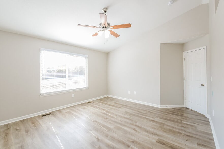 Building Photo - 19452 E Hamilton Pl