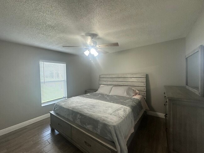 Building Photo - 37 Sawfish Ct