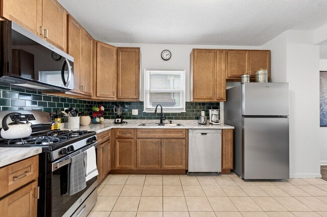 Building Photo - 146 W Felton Ave