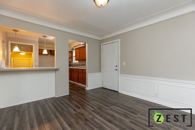 Building Photo - - BEAUTIFUL 3-BEDROOM 1 BATHROOM  April 11th 2-2:30 pm!