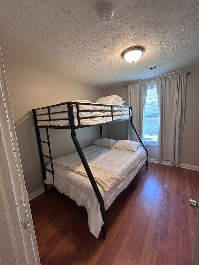 Building Photo - Fully Furnished Mid-Term Rental in Richmond’s East End