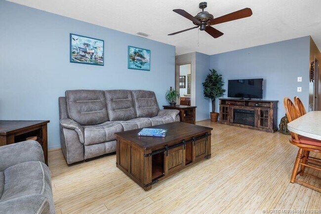 Building Photo - 160 SE Duxbury Ave