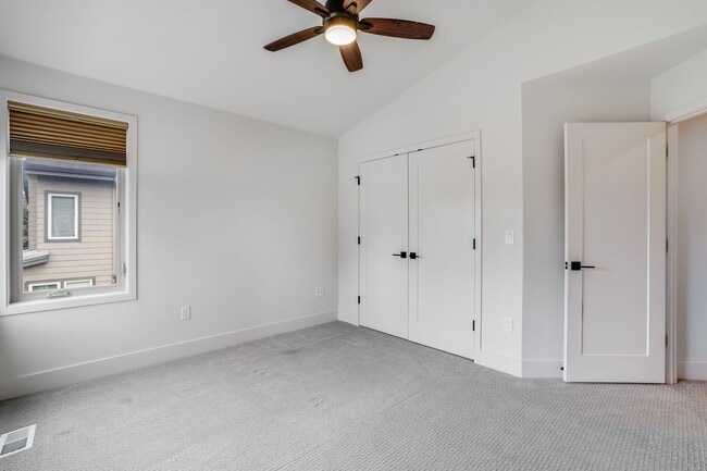 Building Photo - Beautiful 3 Bed, 3 Bath Rental Home in Bre...