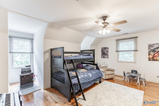 Building Photo - 15033 Greentree Trail SE