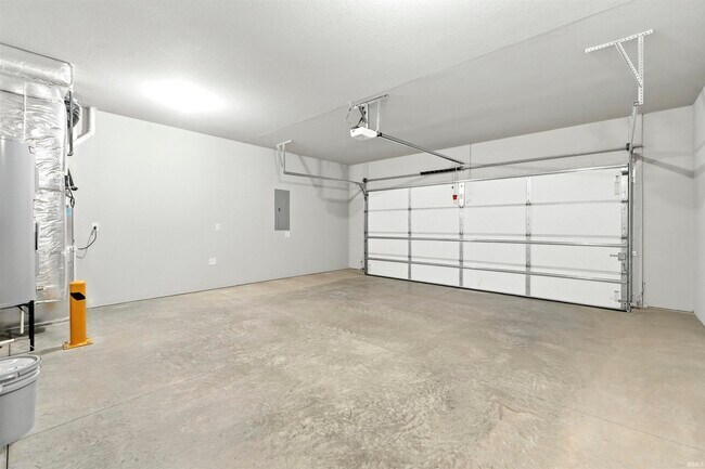 Building Photo - 3599 Canal Square Dr