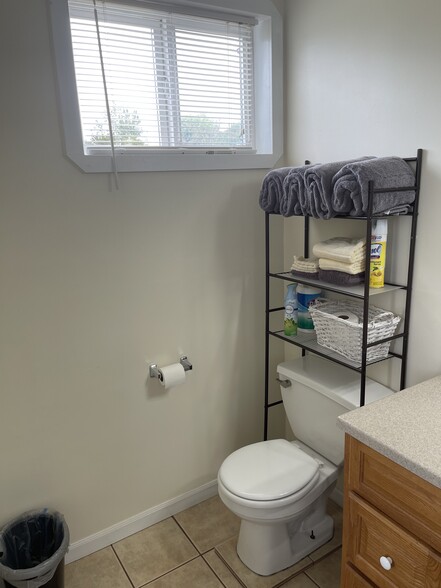 Building Photo - 183 W Anderson Rd