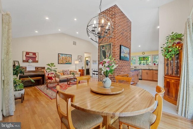 Building Photo - 5929 Avon Dr