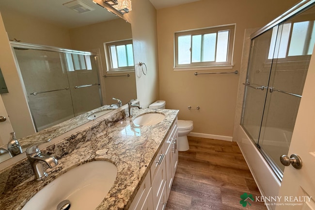 Building Photo - Remodeled 2 Bedroom Duplex with Private Ba...