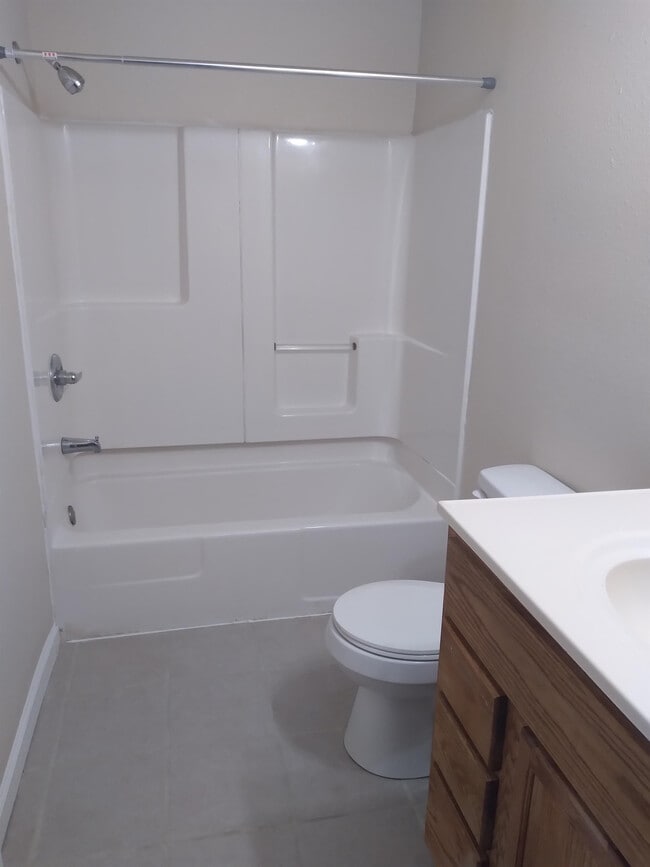 Building Photo - 711 S Poplar St