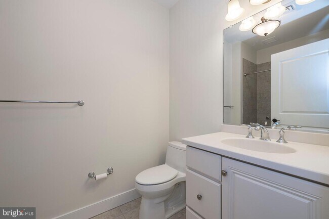 Building Photo - 510 Wellington Square
