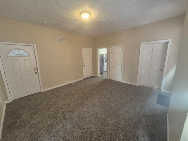 Building Photo - 132 Evergreen Ave