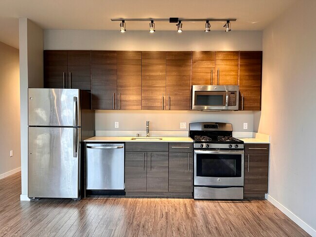 Building Photo - Atrium