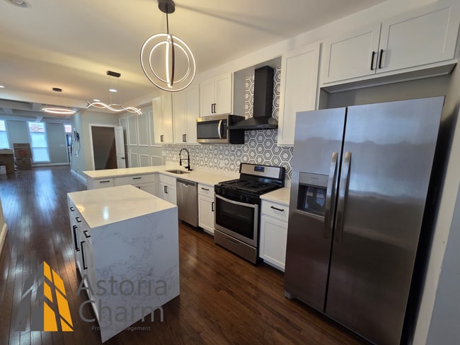 Building Photo - 4 Bedroom Rowhome with Loft Style Primary Suite and Finished Basement