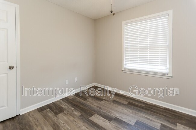 Building Photo - 612 Ridge Crossing Dr