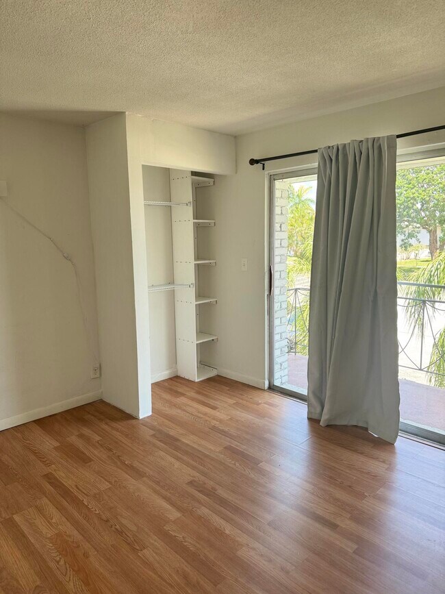 Building Photo - 6150 SW 37th St