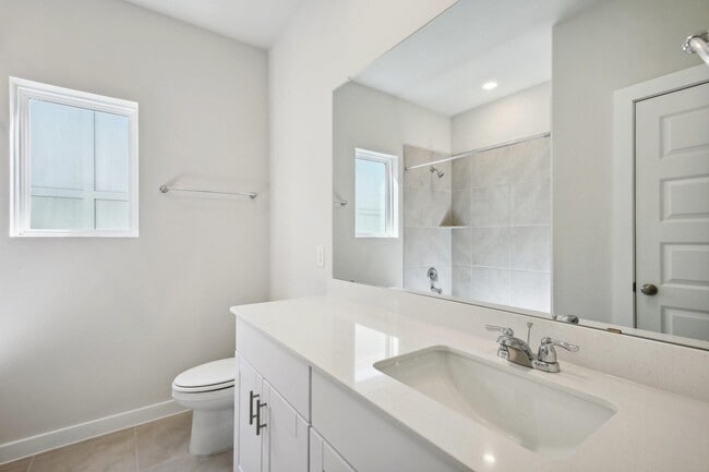 Building Photo - 586 Avisa Dr