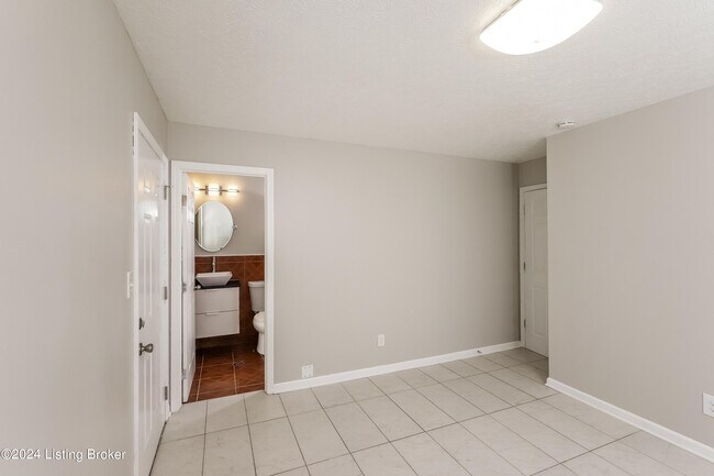 Building Photo - 11301 Ashbrooke Gardens Dr