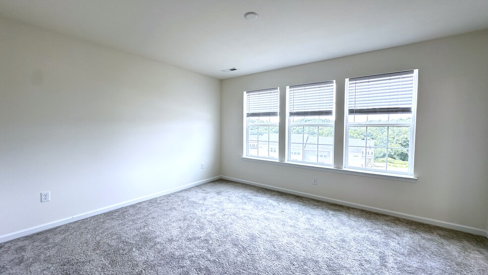 Building Photo - 106 Sweetwater Dr