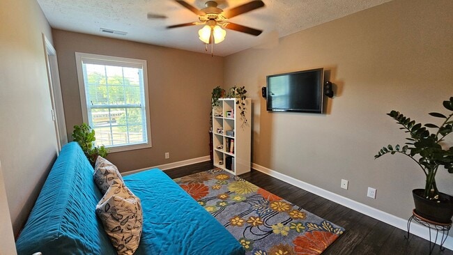 Building Photo - 6 Month Lease! Close to Exit 8 I-24! IMMACULATE!! 4 bed/2.5 Bath, 3 car garage/fenced in backyard...