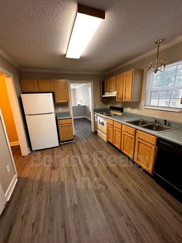 Building Photo - 705 Carolina Ave