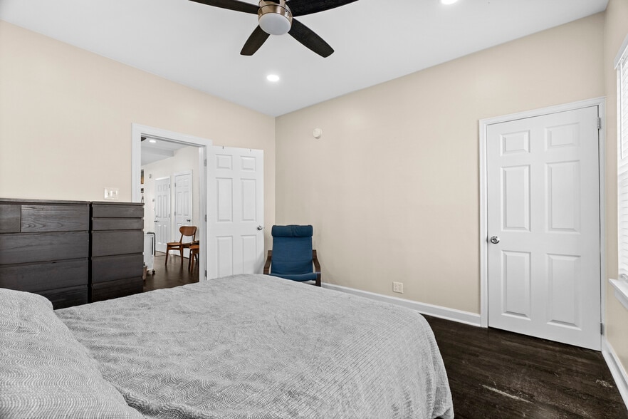 Large master bedroom with huge walk-in closet. - 2338 W 18th Pl