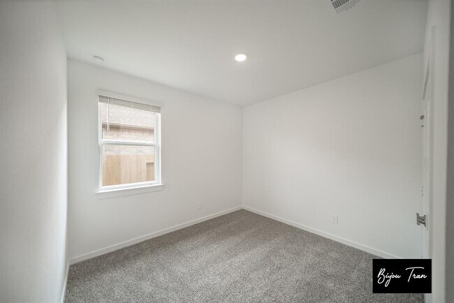 Building Photo - 1728 Daylight Lk Dr