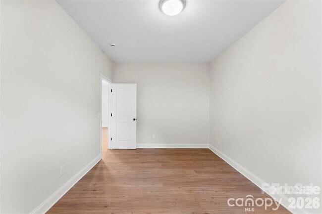 Building Photo - 1558 7th Ave Dr SW