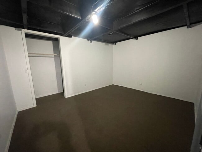 Building Photo - Spacious 5 Bedroom, 3 Bath Home with finished basement – Near Merdian and Pawnee – Available Now!