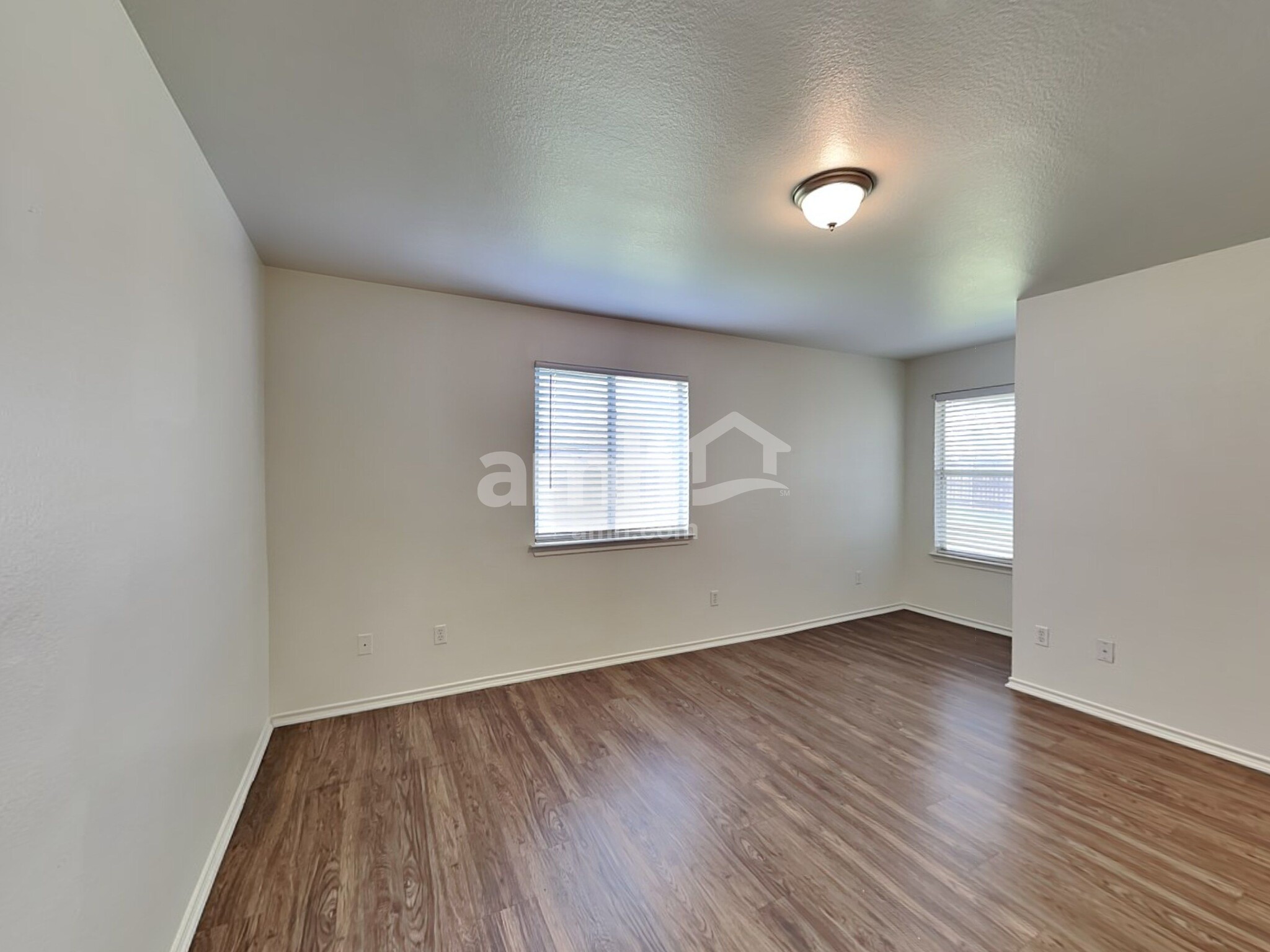 Building Photo - 100 Meadow Lark Ln