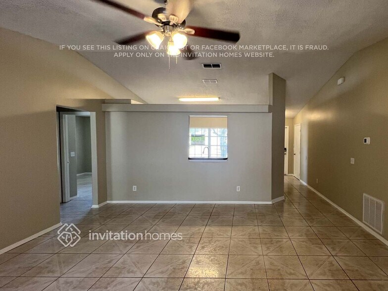 Building Photo - 695 Satin Leaf Cir