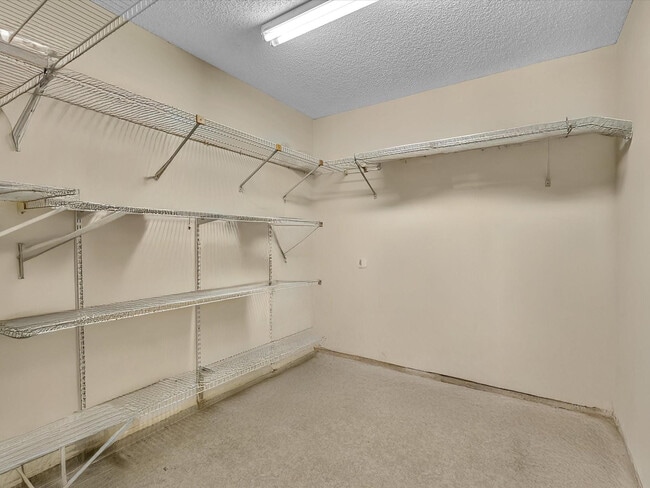 Building Photo - 6049 Balboa Cir