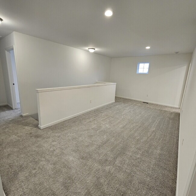 Building Photo - 4 bedroom, 3 full bathrooms, 2 car garage ...