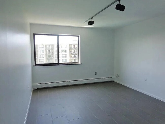 Building Photo - 131 Coolidge Ave