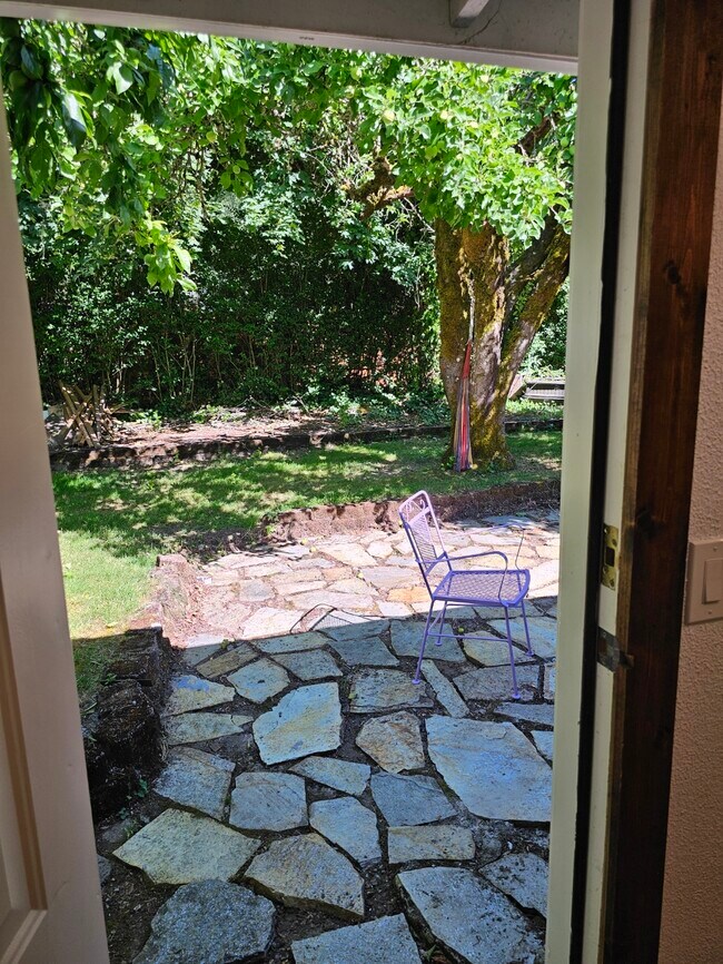 Building Photo - 1310 18th St NE