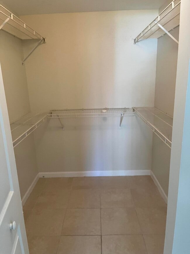 Building Photo - 630 S Sapodilla Ave