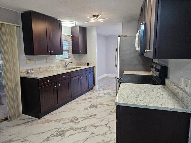 Building Photo - 354 Ivanhoe Cir