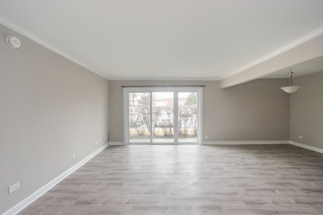 Building Photo - 4400 W Lake Ave