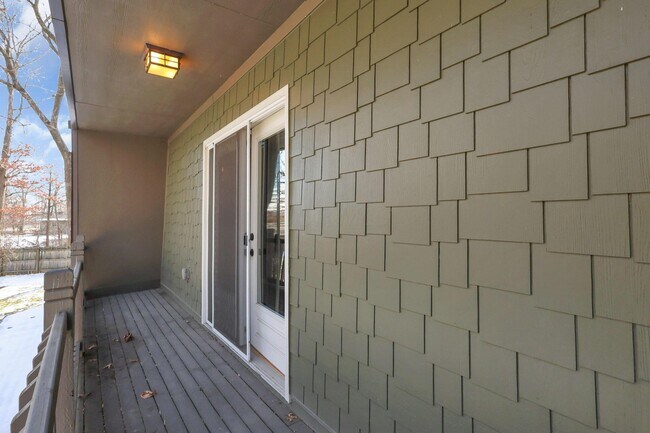 Building Photo - 2844 Wildwood Rd