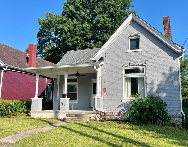 Building Photo - Beautiful Renovated 3 Bed 2 Bath Close to Downtown and UK