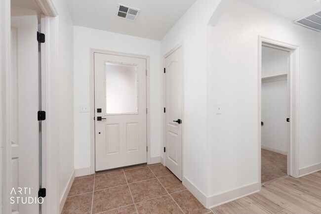 Building Photo - Beautifully Renovated 3-bedroom, 2-bathroom Home With 2-Car Garage in Beaver Dam, AZ!