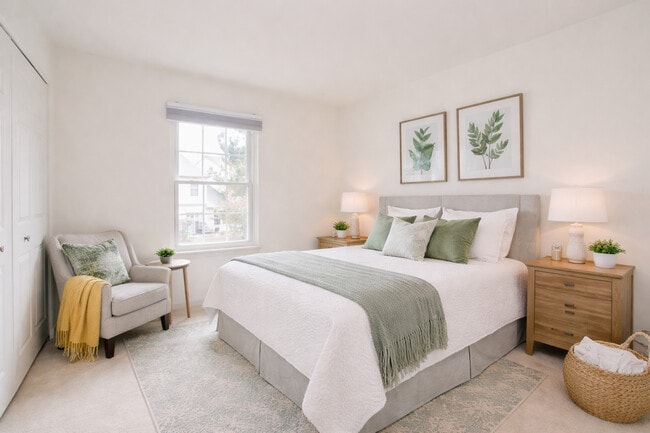 Building Photo - 1217 N Village Dr