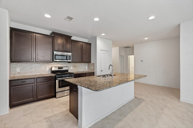 Building Photo - 138 Meadow Grove Dr